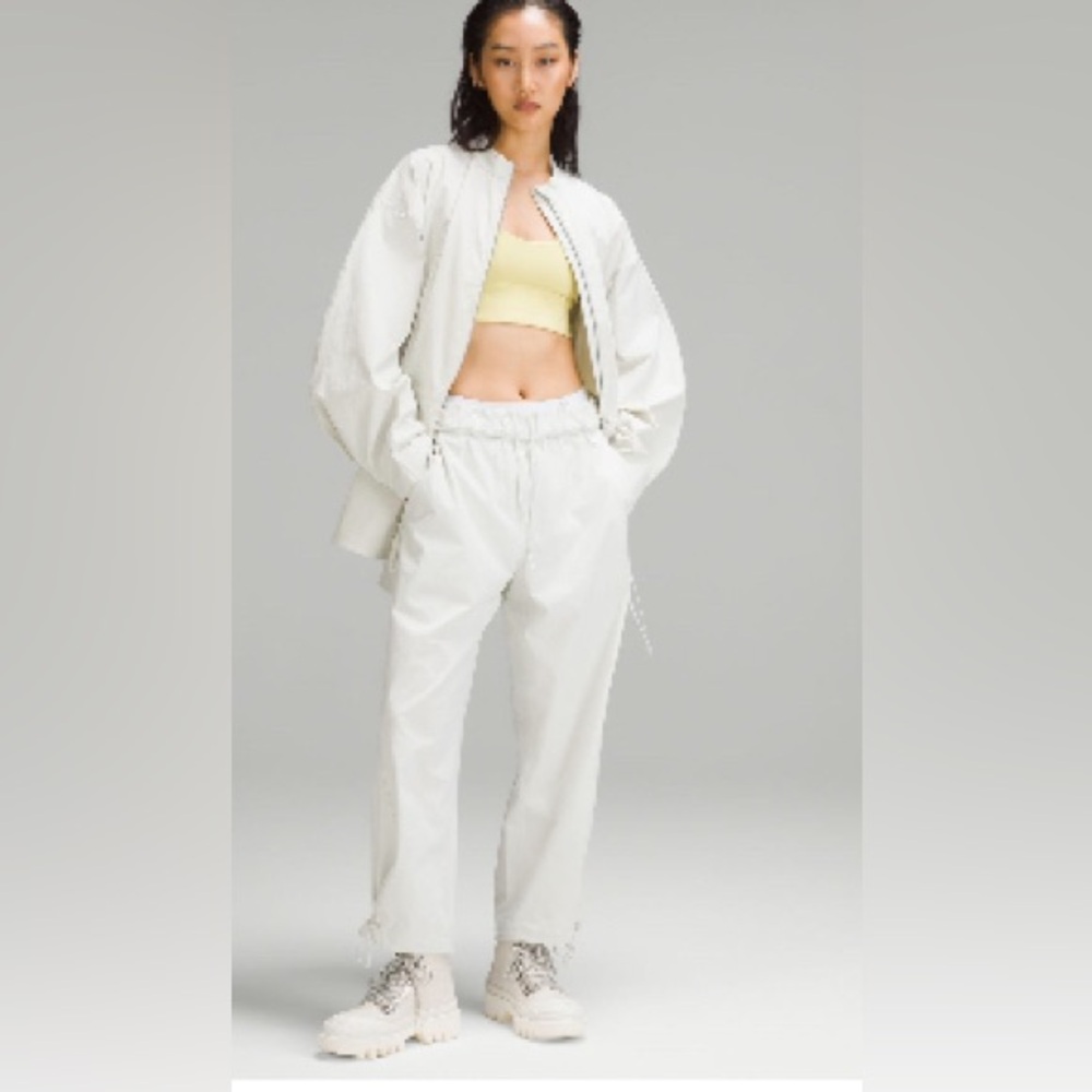 Lululemon cinch leg high waist jogger some small in color bone.